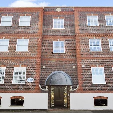 Flat 3 Bridge House Staines-upon-Thames Exterior photo